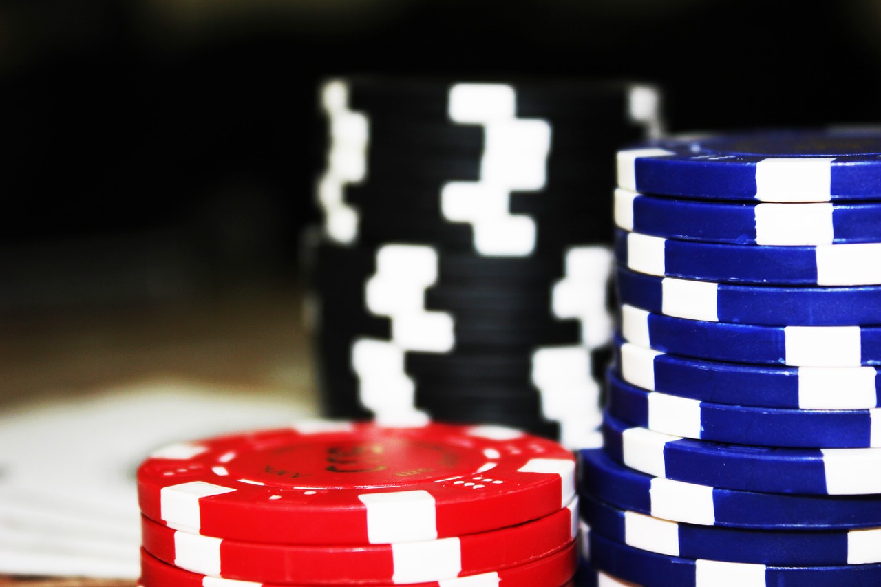 What you need to know before gambling online